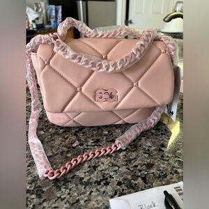 BNWT Gilda Paris. Dusty pink quilted bag.